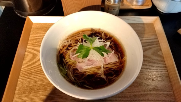 「らぁ麺 醤油_1000円」@のど黒らぁ麺 永屋の写真