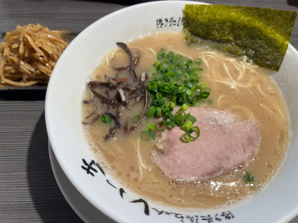 「らーめん、バリカタ、メンマ」@博多長浜らーめん いっき 戸塚安行店の写真