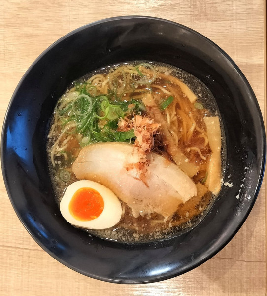 「しょうゆらぁめん 930円」@開花屋 楽麺荘の写真