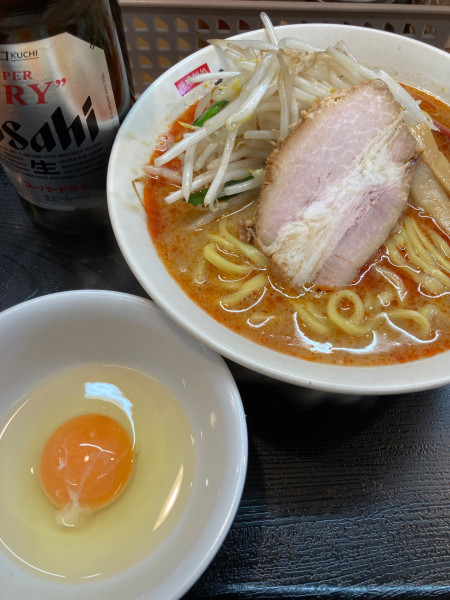 「辛味噌ラーメン、生卵」@味噌麺処 花道庵の写真