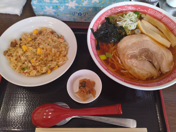 「醤油らーめん」@めん六や 愛知小坂井店の写真