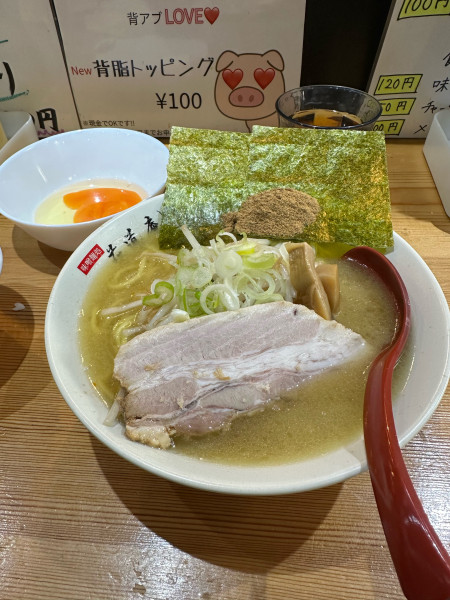 「限定 魚粉醤油ラーメン」@味噌麺処 花道庵 北参道店の写真