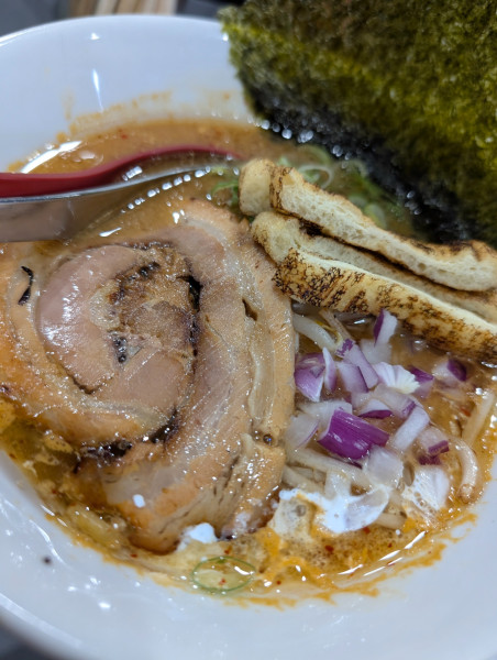 「ピリ辛芳醇味噌・全トッピング」@のだ麺 ～縁～の写真