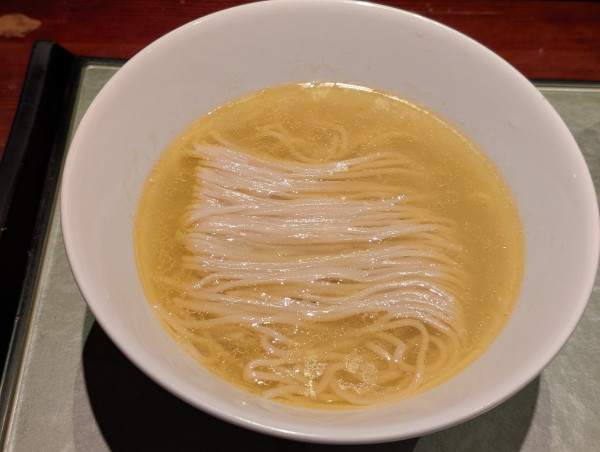 「年末特別深夜営業　夜ふかし中華そば塩味　かけラーメン」@つけ麺 繁田の写真