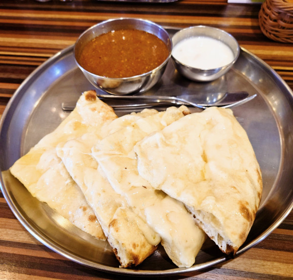 「インドカレー定食＋チーズナンに変更」@ターリー屋 駒込店の写真