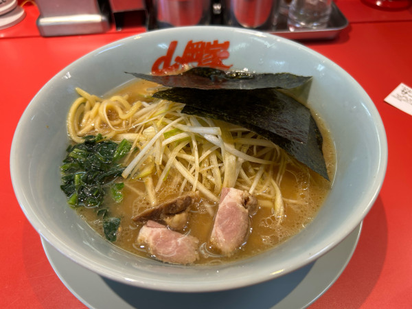 「ネギラーメン840円」@ラーメン山岡家 水戸城南店の写真