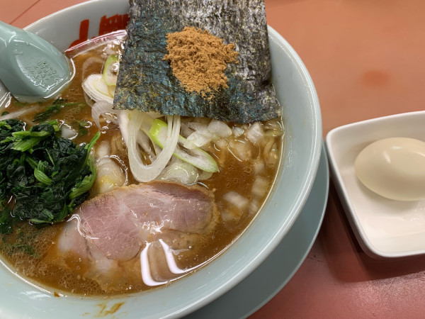 「和節とんこつ醤油ラーメン(味付玉子)」@ラーメン山岡家 いわき店の写真