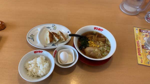 「ラーメン+餃子+半ライス+半熟卵780」@テンホウ カインズ豊科店の写真