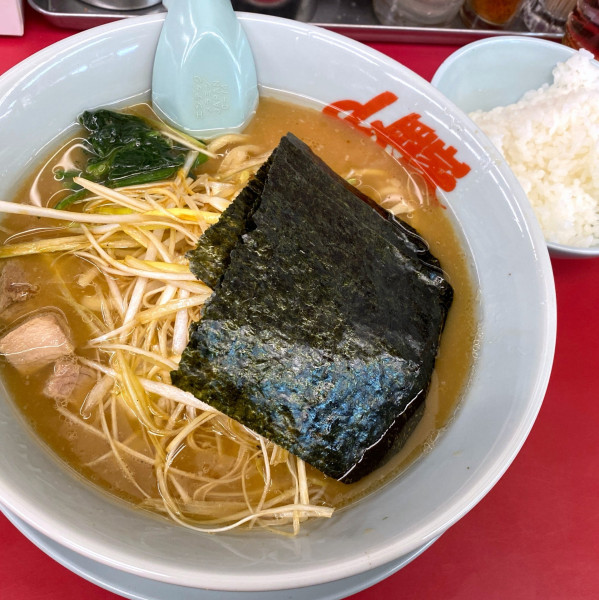 「醤油ネギラーメン840円＋半ライス160円」@ラーメン山岡家 太田店の写真