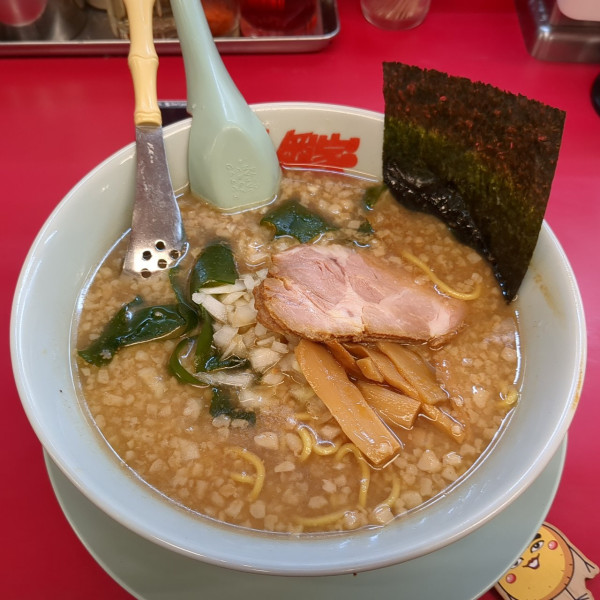 「プレミアム醤油とんこつ」@山岡家 川島店の写真