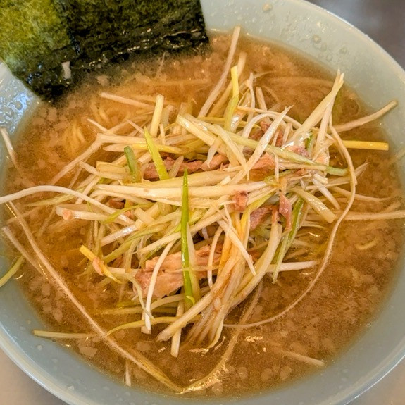 「ネギラーメン¥840＋サービス半ライス」@ラーメンショップ 椿 玉造店の写真