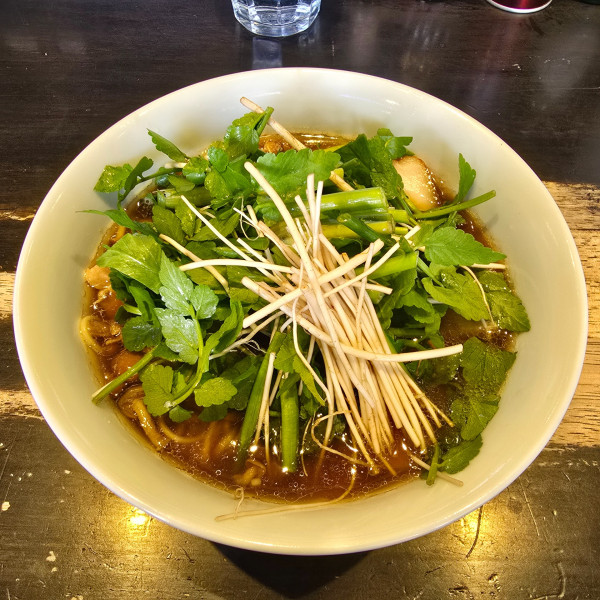 「プレミアム稲庭中華そば 醤油 せり増し」@中華そば しながわの写真