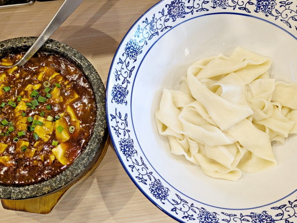 「石焼麻婆ビャンビャン麺」@西安𰻞𰻞麺 西北高家 亀戸店の写真