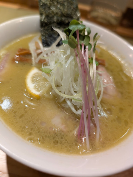 「濃厚牡蠣らぁ麺」@らぁ麺 牡蠣と貝の写真