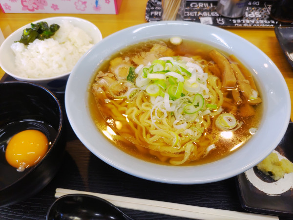 「ラーメン 500円 ご飯100円 生たまご50円」@ニューラーメンセンターりゅうちゃんの写真