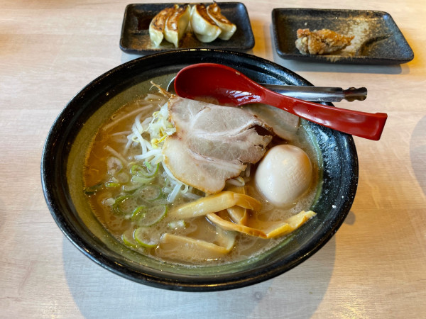 「味玉白味噌ラーメン」@札幌味噌ラーメン アウラ 戸塚店の写真