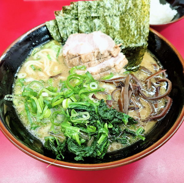 「◯得ラーメン＋ライス無料」@横浜ラーメン 武蔵家 北千住西口店の写真