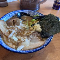 豚骨醤油ラーメン　玉ねぎトッピング