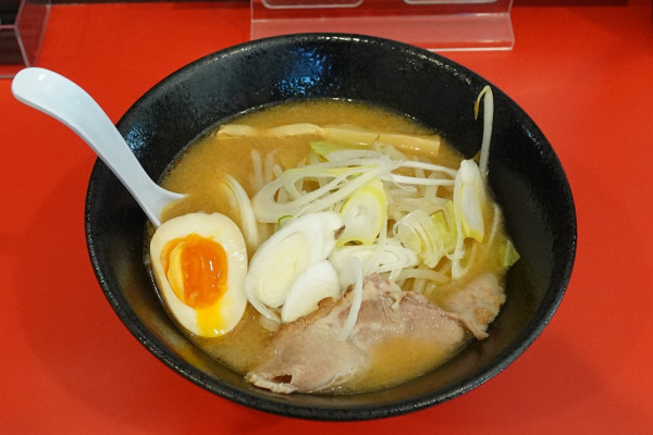 「味噌ラーメン￥８００」@五臓六腑の写真