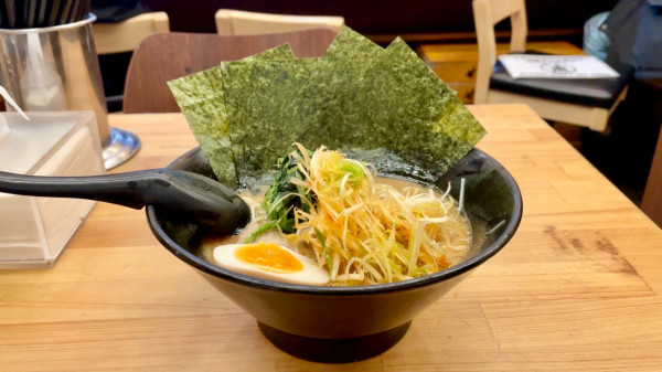 「キリンラガー＋おつかれ様セット→ ４点盛りらーめん＋替玉」@せい家 三鷹店の写真