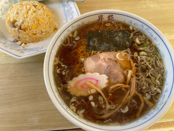 「ラーメン・半チャーハン」@昇龍飯店の写真