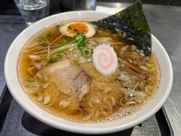 「煮干し中華そば」@ますます 材木町店の写真