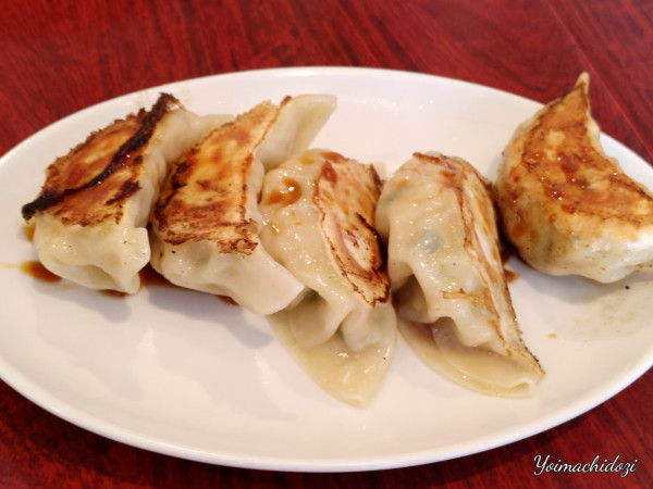 「餃子(5個:460円)」@おんじき庭本 新函館北斗駅前店の写真