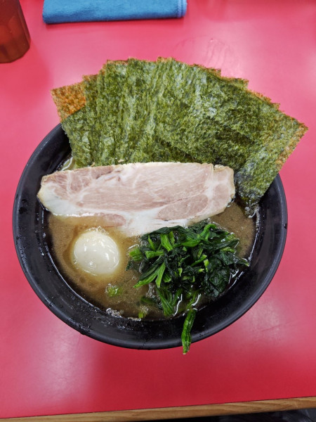 「半熟味玉ラーメン 並盛+のり増し」@武蔵家直系 ぼうそう家の写真