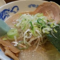 背脂醤油らーめん 細麺 880円