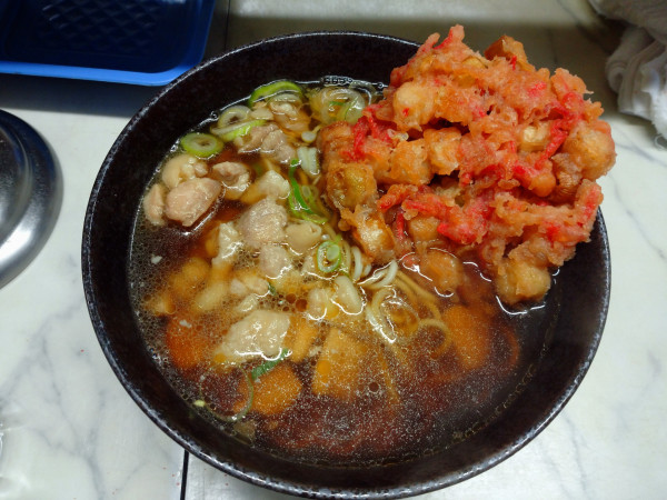 「とり肉そば＋紅生姜天」@大和屋の写真