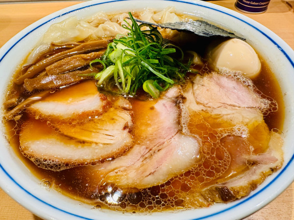「特製醤油らぁ麺【1800円】」@らぁ麺 すぎ本の写真