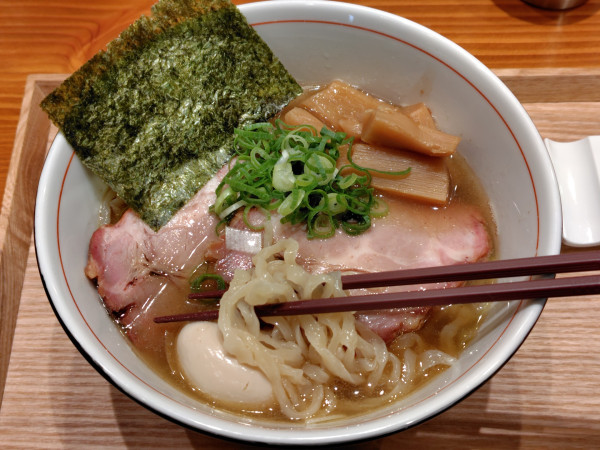 「白鶏特製(鶏ベース+魚介+塩)」@中華そば 多繋の写真