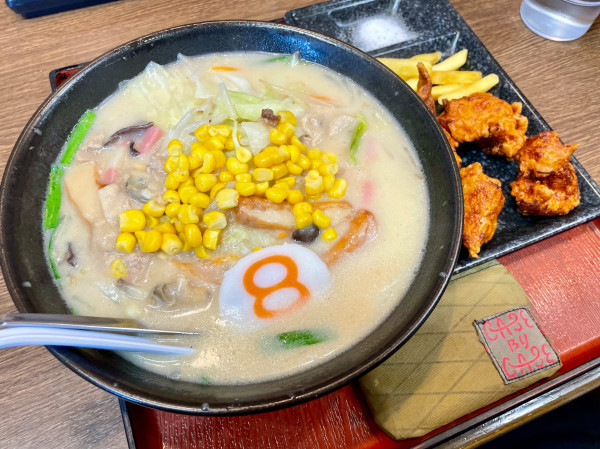 「8番流ちゃんぽんらーめん＋Cセット」@8番らーめん 連島店の写真