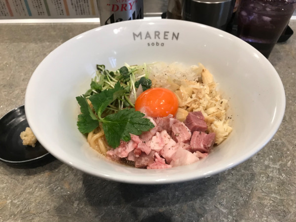 「しょうゆまぜそば 1050円」@soba MAREN 渋谷店の写真