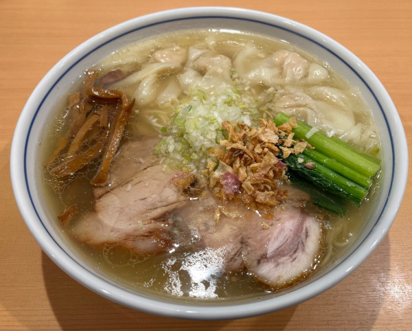 「塩わんたんらぁ麺」@らぁ麺 すぎ本の写真