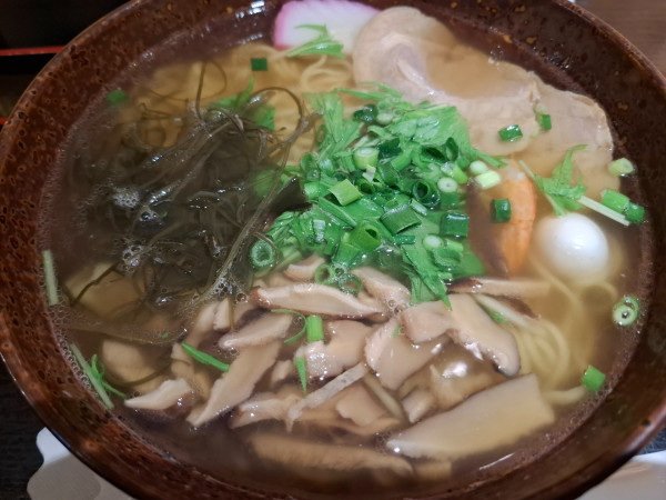 「しょうゆラーメン１１００円」@たきざわ茶寮の写真