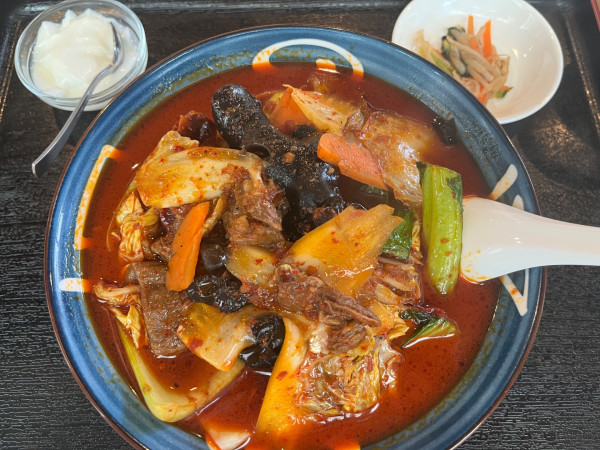 「麻辣牛すじ麺」@中華酒場 栄香居の写真