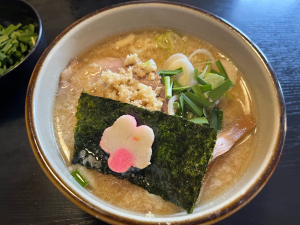 「生姜味噌らーめん+ニラ」@秋田ラーメン はまの写真