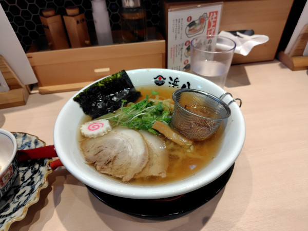 「追いかつお中華そば¥990まぐろすきみ丼¥980+外税」@巻き鮨 中華そば 浜八 横浜ランドマークタワー店の写真