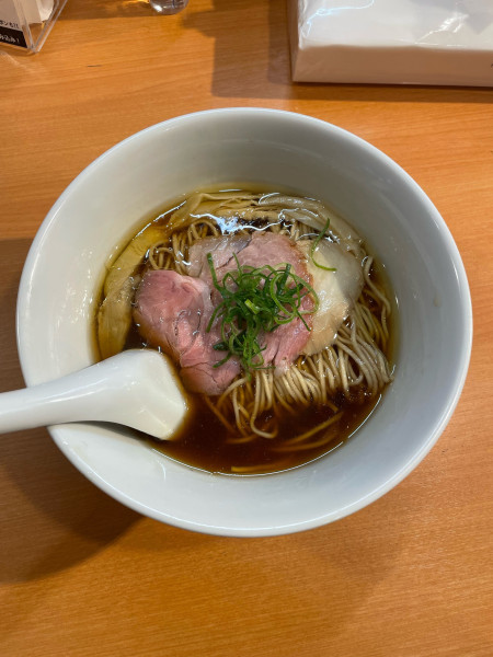 「醤油らぁ麺(900円)」@らぁ麺 はやし田 池袋店の写真