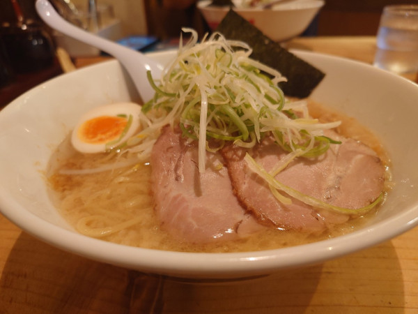 「醤油とんこつ 元(麺大盛り)」@野方ホープ 目黒店の写真