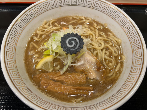 「青森弘前中華そば」@弘前煮干し中華そばスタンド ニボる?の写真