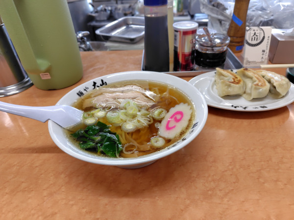 「らーめん、餃子で¥1200」@青竹手打ちラーメン 麺や大山の写真