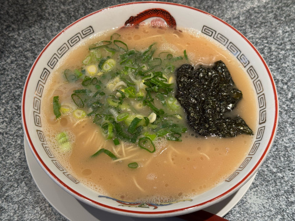 「とんこつラーメン　770円」@カウンターアタックの写真