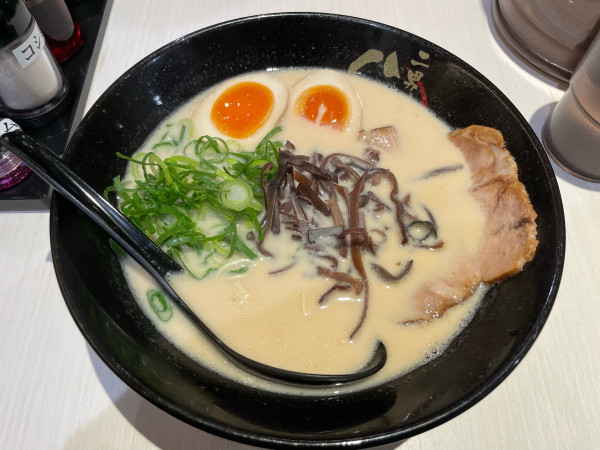 「煮卵ラーメン」@らーめん二男坊 博多デイトス店の写真