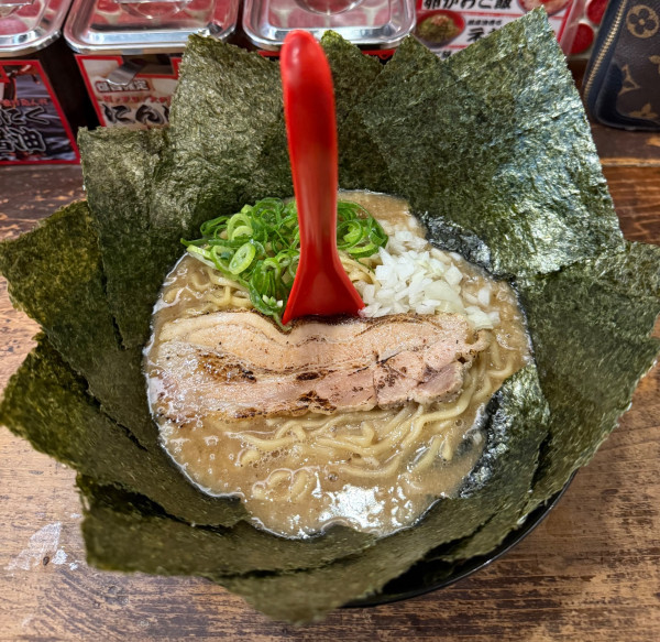「禁断らーめん！海苔トッピング。」@極濃豚骨 らーめん小僧の写真