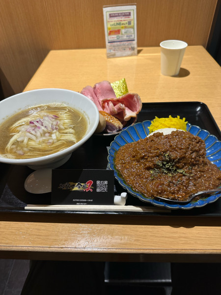 「【今日の1番】特製煮干ソバ カレーセット2300円」@#新宿地下ラーメンの写真