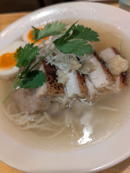 「クリスピーポークの豚海老清湯拉麺」@福島壱麺の写真