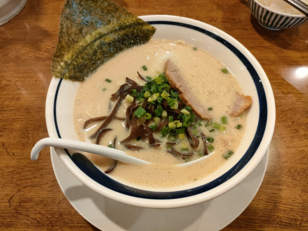 「とんこつらーめん　800円」@らーめん屋 あじとら 狭山笹井店の写真