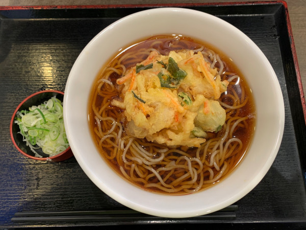 「かき揚げそば（温）」@いろり庵きらく ペリエ津田沼店の写真